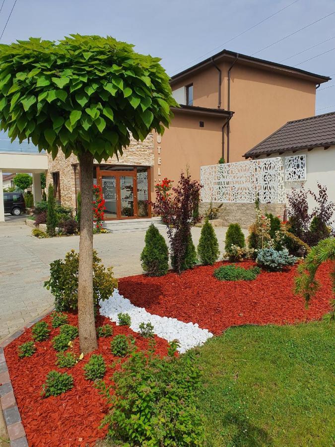 Yarus Hotel